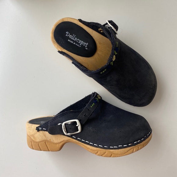 GAP Other - Drllacapri | girls embroidered floral clogs